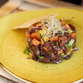 Tartar De Atún Con Aguacate