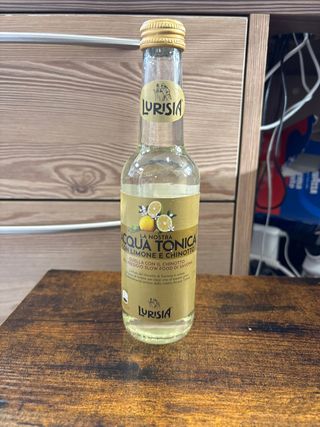 Acqua tonica con limone