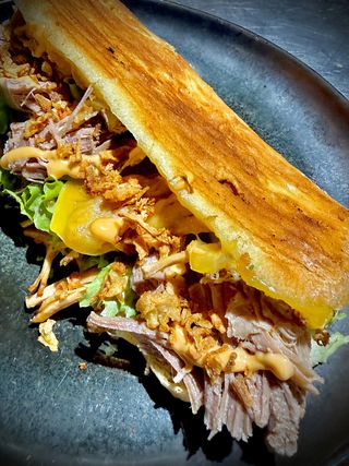 КУБИНСКИ САНДВИЧ Витело