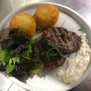 Медальоны из телятины 