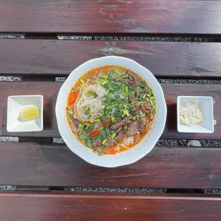 Zupa Pho Tai Lan z wołowiną
