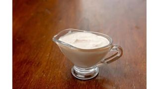 Sos de smântână cu usturoi