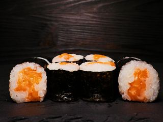 Макі рол з лососем (110г)