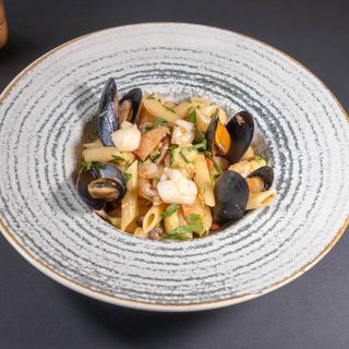 Penne cu Fructe de Mare 400 Gr.