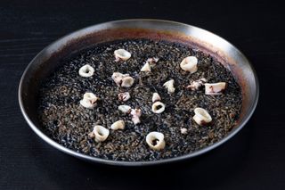 Arroz Negro Con Sepia Y Calamar