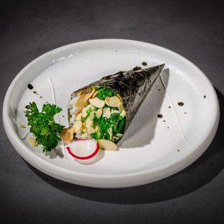 144. Temaki wakame almond