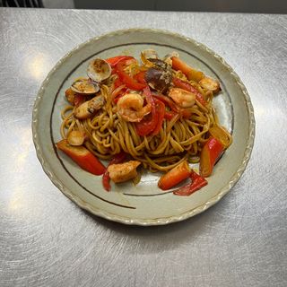 22, Ramen fresco con frutti di mare