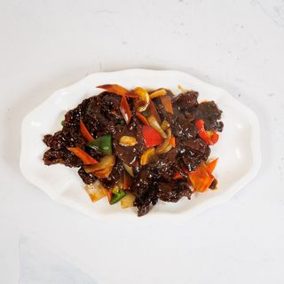 Govedina s lukom i paprikom