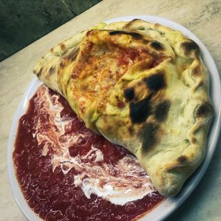 Pizza Calzone Napoli