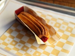 Чурос "Гарячий іспанець" з вишневим джемом (95g)