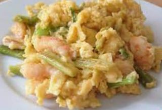 Revuelto De Ajetes Y Gambas (Ración)