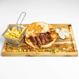 Ćevapi s prilogom + Coca cola 0,5 l