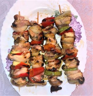 Frigărui de pui cu legume