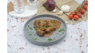 Vita cu legume in sos cremos 150g