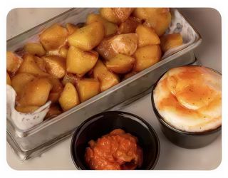 Patatas Con Romescu Picante Y Mousse De Ali Oli