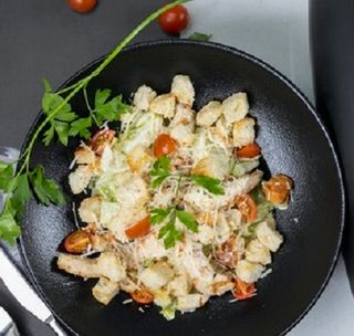 Sałatka cesarska z sosem cesarskim