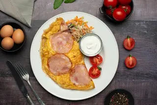 Omlet sa šunkom i sirom