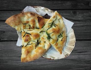 Фокача з розмарином