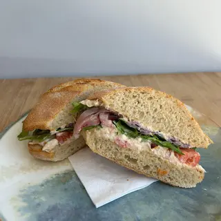 Sándwich de atún