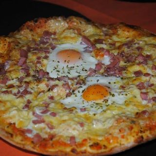 Pizza Con Huevo (26 Cm.)