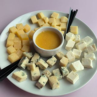 Сирне асорті (200/30/20г)