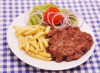 Gurmanska pljeskavica sa prilogom