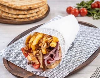 Giros pita sa pilećim mesom