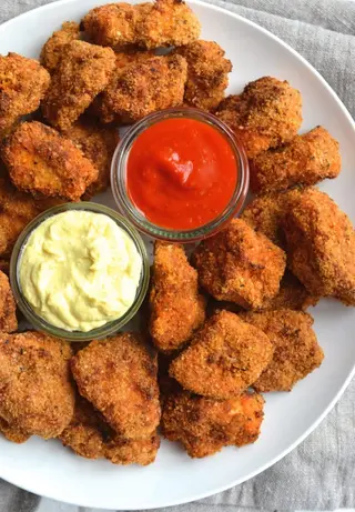 Nuggets De Pollo Agridulce (6 Uds.) Y Papas Fritas