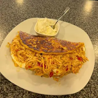 Cachapa Grande Con Queso De Mano Y Pollo (20 Cm.)