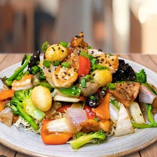 TALLARÍN SALTADO TAYPA (4 CARNES)