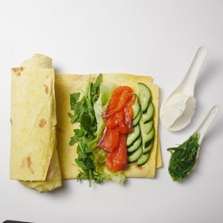 Рол з лососем (220г)