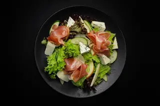 Великий салат з хамоном (270г)