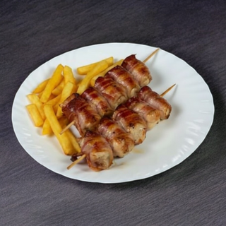 Rolovani pileći ražnjić sa slaninom