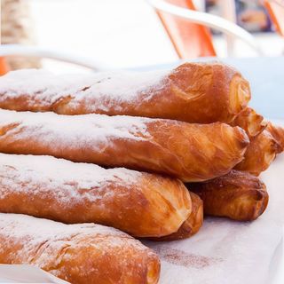 Fartons artesanos hojaldrado relleno de chocolate