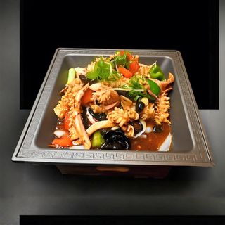 Calamar pe placa incinsa 铁板鱿鱼