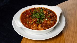 პომიდორში ჩაშუშული ხბოს ხორცი 300 გრ