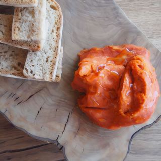 Sobrasada artesana, pan xeixa y miel