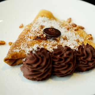 Crepes al cioccolato bianco e brownies ai frutti rossi