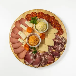 Set  sireva, pršut, kajmak, urnebes, suvi vrat, pečenica, kulen