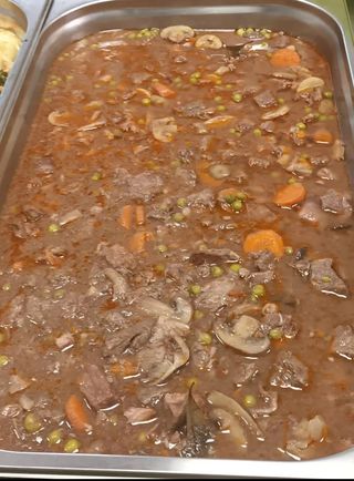 Ternera en salsa (porción)y patatas fritas 