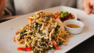 Pad kaphrao moo/kai/kung