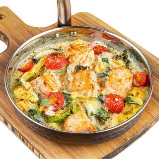 Запечена паста със сьомга (360г)