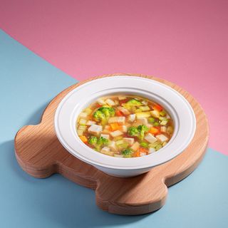 Овочевий суп мінестроне з курячим філе