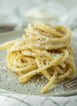 Bucatini cacio e pepe