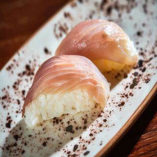 Niguiri De Pez Limón (2 Pzs.)