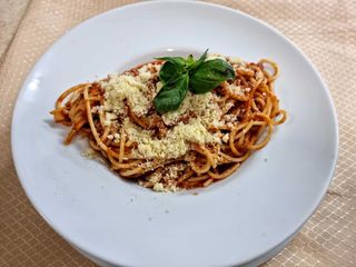 Paste cu rosii,dovlecel,ciuperci,masline