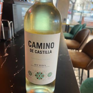 Botella de vino blanco "Camino de Castilla".