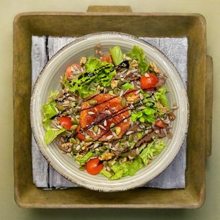 Ensalada De La Huerta Con Queso De Cabra