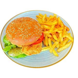 Crispy burger de pui cu cartofi prajiti