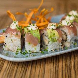 Uramaki Ebi Tempura Tuna Avocado (8 Pzs.)